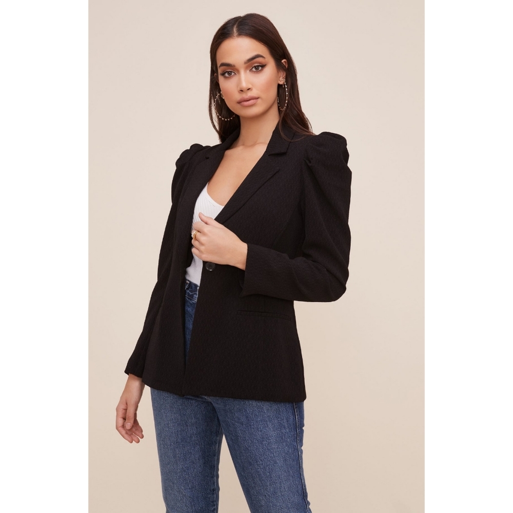 Astr The Label Textured Puff Sleeve Blazer